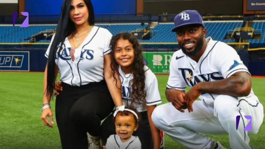 Cenelia Pinedo Blanco with family