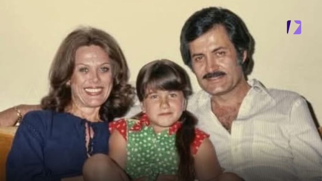 Jennifer Aniston with her parents, 1975.