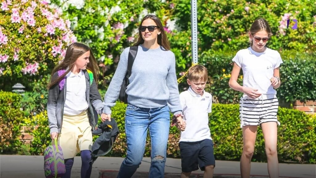 Violet, Seraphina, and Samuel Spend Time with Mother Jennifer 