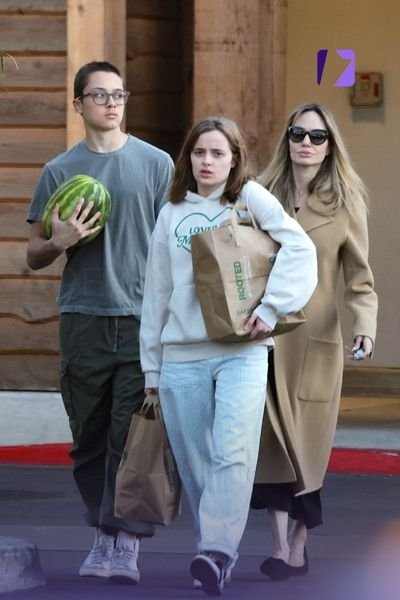 Jolie Twins Knox and Vivienne