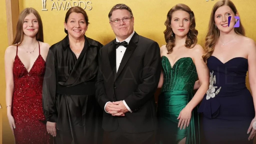 Isabella Louise Astin With Family and Sisters