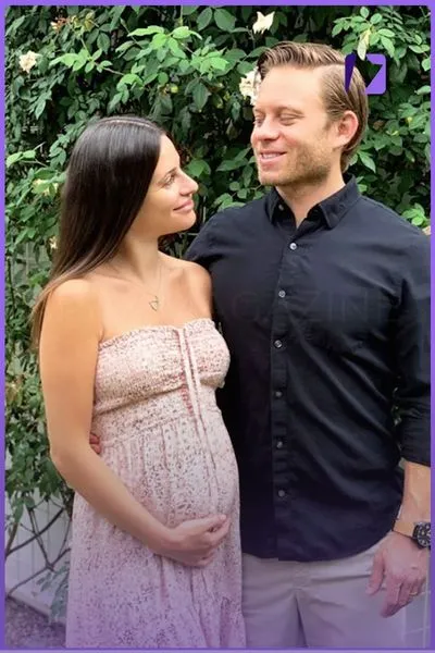 Announcing Her pregnancy