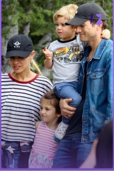 Mila Kunis, Ashton Kutcher With Kidz